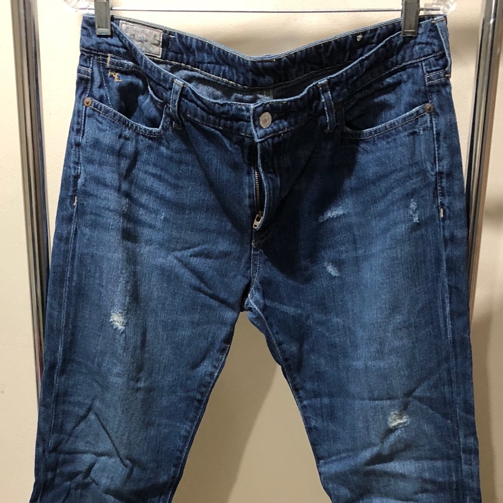 Ankle length jeans.